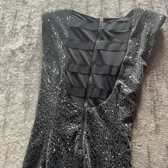 Alice + Olivia XS/P Sparkly Gray Velvet Sequin Midi Dress - Picture 6 of 8